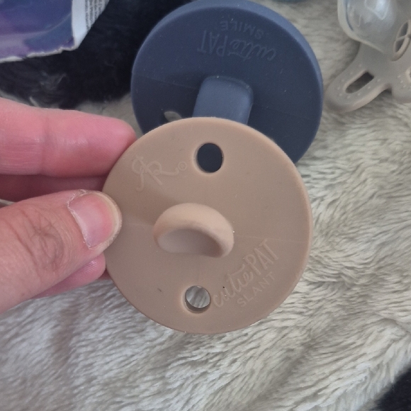 Philips Avent and Assorted Pacifiers Set - Picture 4 of 5